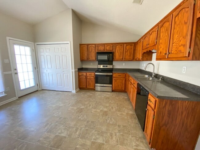 Building Photo - 3 bed, 2 bath in Hernando