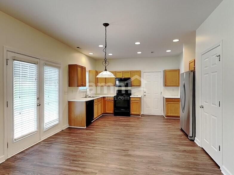 Building Photo - 120 Hawleyville Ln