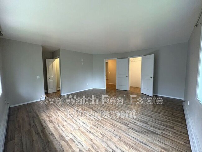 Building Photo - 6121 De Armoun Rd
