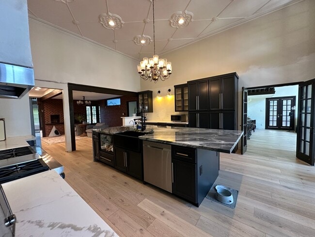 Building Photo - SPACIOUS MANSION WITH 2 PRIVATE ROOMS *FOR...