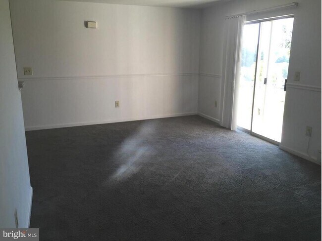 Building Photo - 61 White Pine Cir
