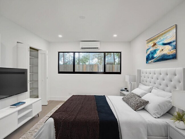 Building Photo - 840 SE 22nd Ave