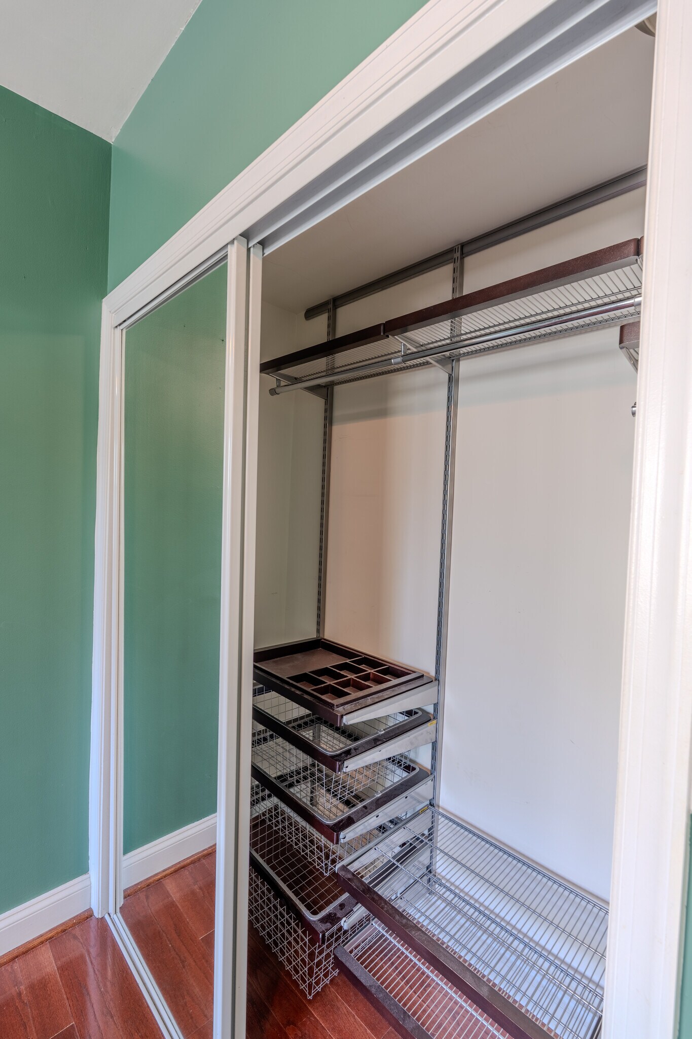 Completely customizable shelves in the closet. Arrange them to your liking! - 315 Evarts St NE