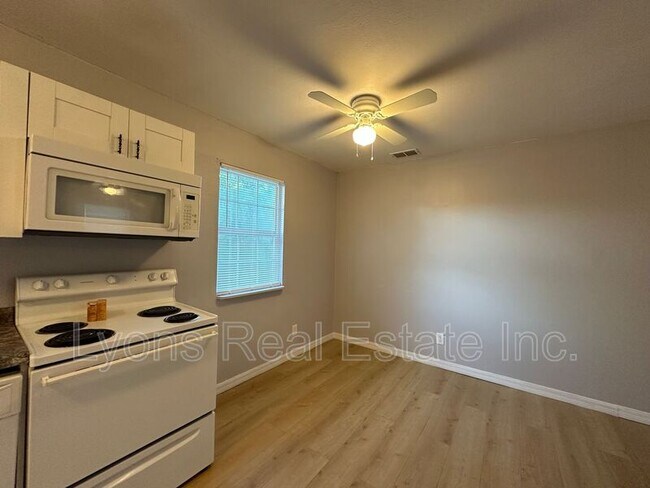 Building Photo - 4717 Douglas Ln