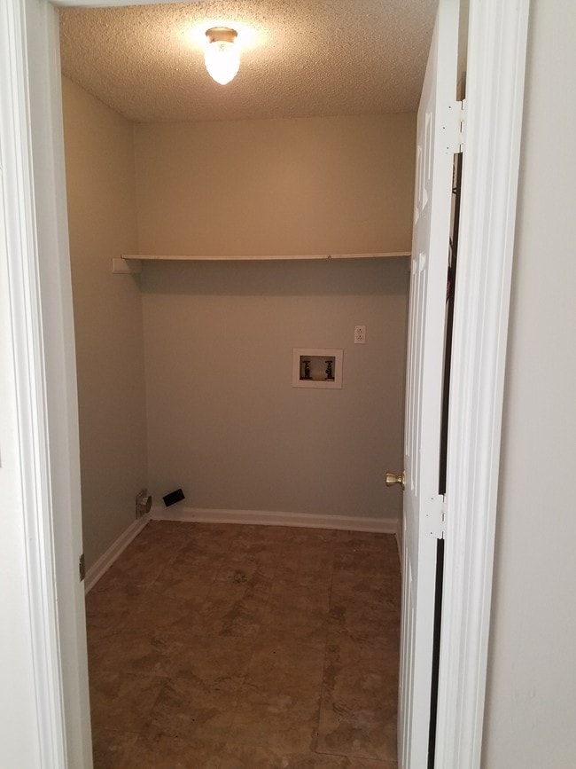 Building Photo - 15002 Glory Dr SE