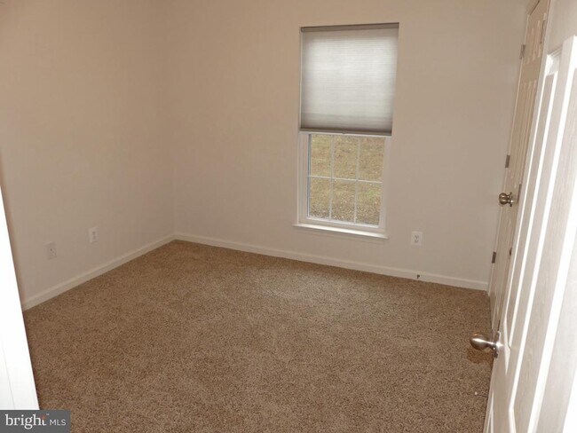 Building Photo - 1402 Golden Rod Ct