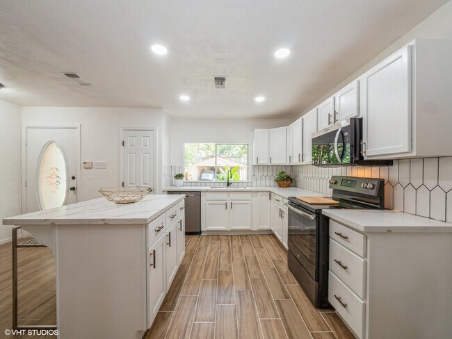 Building Photo - 1320 E Red Cedar Cir