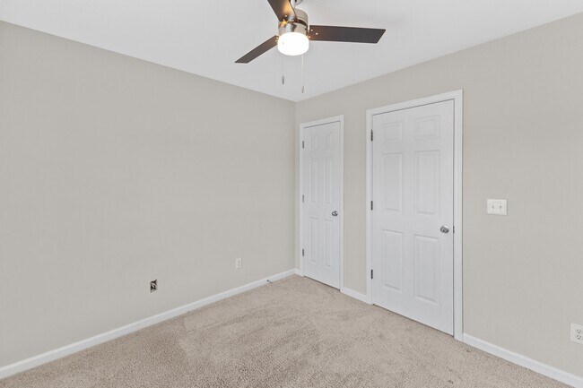 Building Photo - 611 Carlton Commons Ln
