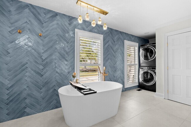 Building Photo - 5704 Woodside Ave