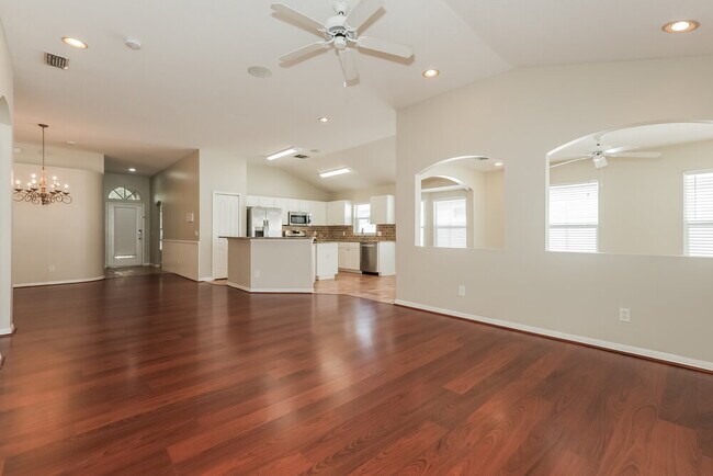 Building Photo - 2010 Berry Lake Dr