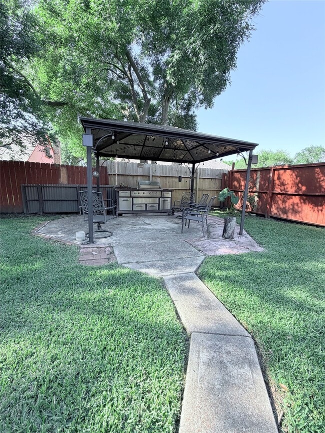 Building Photo - 6610 La Puente Dr