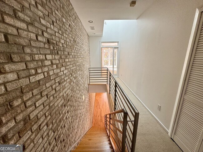 Building Photo - 1327 Peachtree View NE