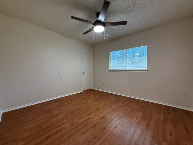 Building Photo - 1030 London Ln