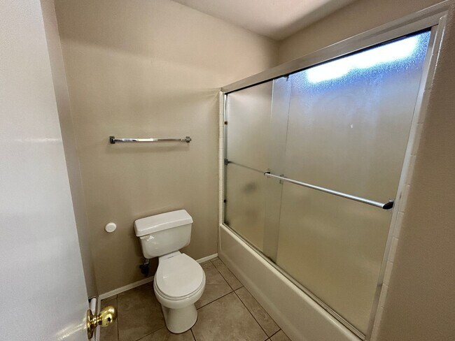 Building Photo - Spacious 4-Bedroom 3-Bath Peoria Home with...