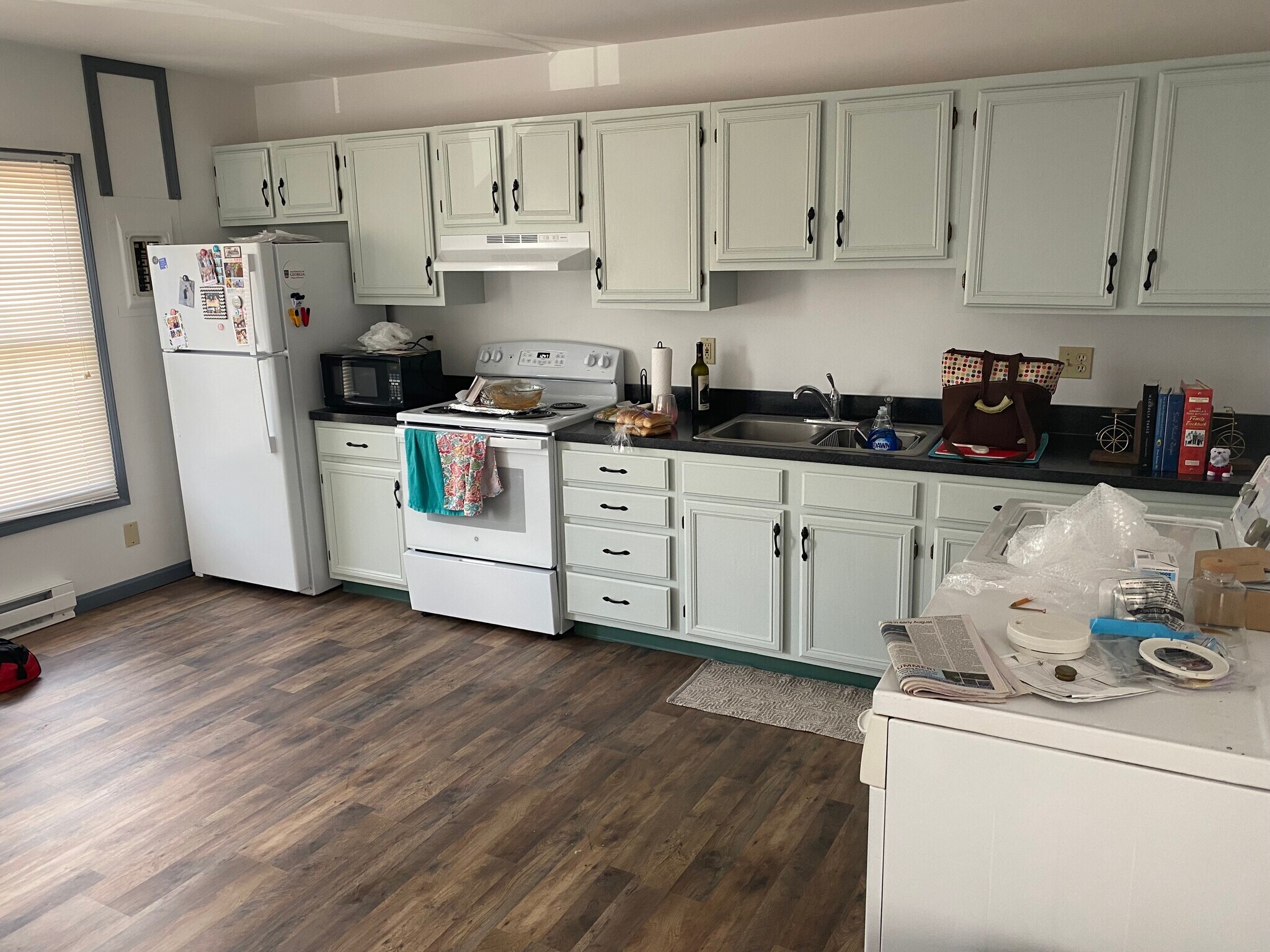 Building Photo - 162-201 E Front St