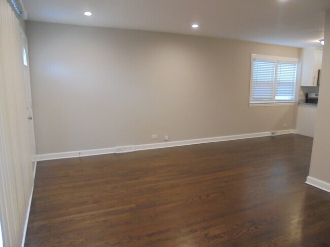 Building Photo - 7609 W 63rd Pl