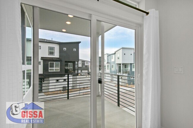Building Photo - 1.5 year old townhome with 3 bedrooms, 2 1/2 bathrooms, 2-car garage at Victory Ridge available NOW!