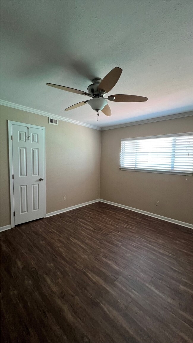 Building Photo - 5706 Avenue T