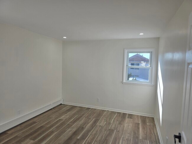 Building Photo - 157 Neptune Ave