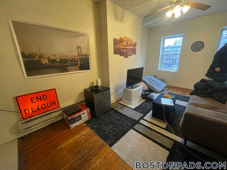 Building Photo - 37 Cooper St