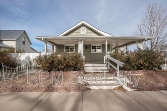 Building Photo - 903 W 15th St