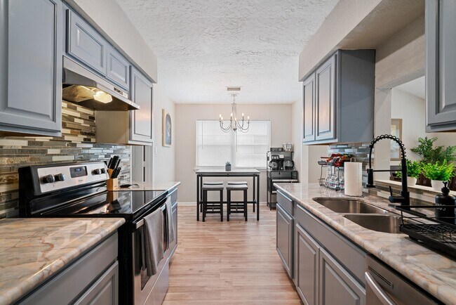 Building Photo - 2523 Village Oak Dr.