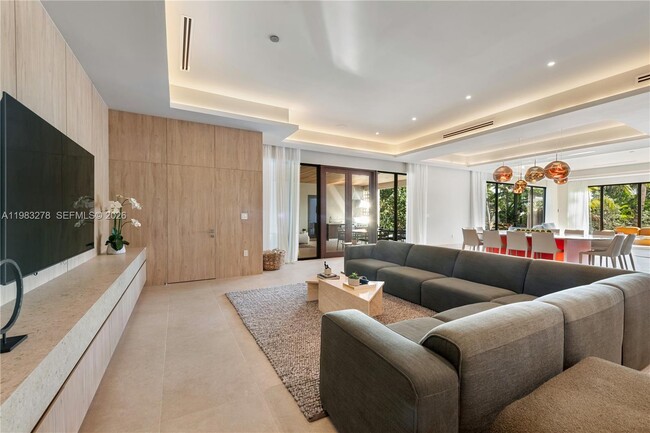 Building Photo - 1200 NE 87th St