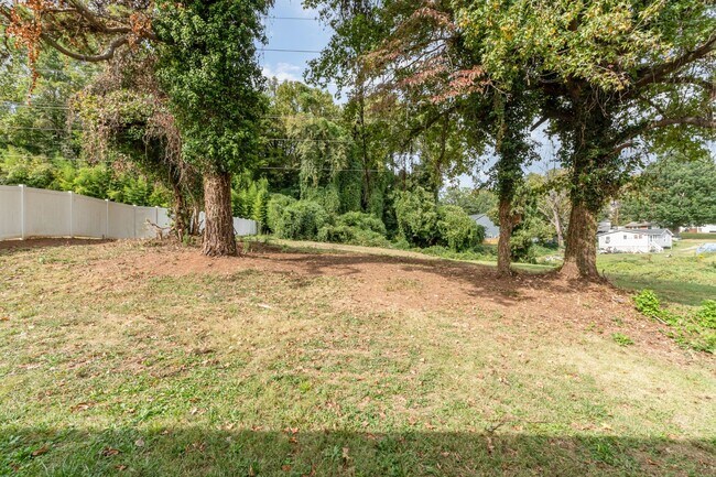 Building Photo - 815 Norwood Dr