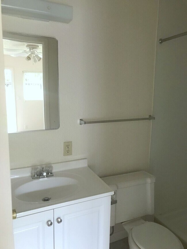 Building Photo - 1 bedroom 1 bath apartment