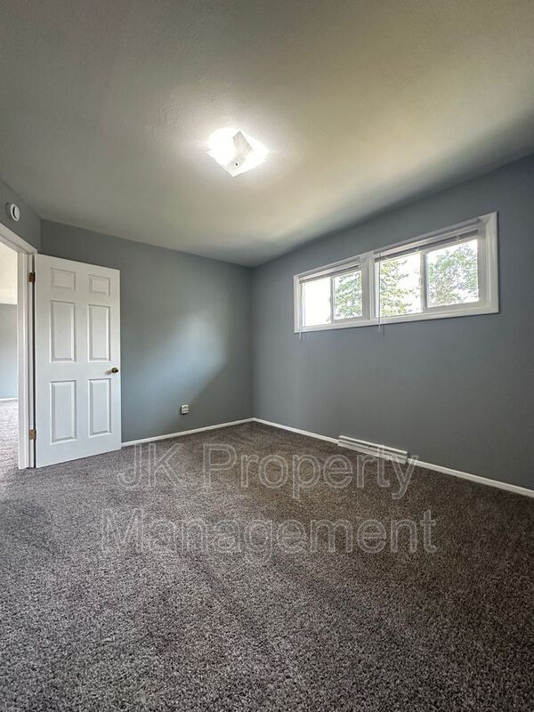 Building Photo - 3810 9th Ave S