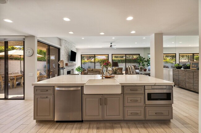 Building Photo - 76 Princeton Dr