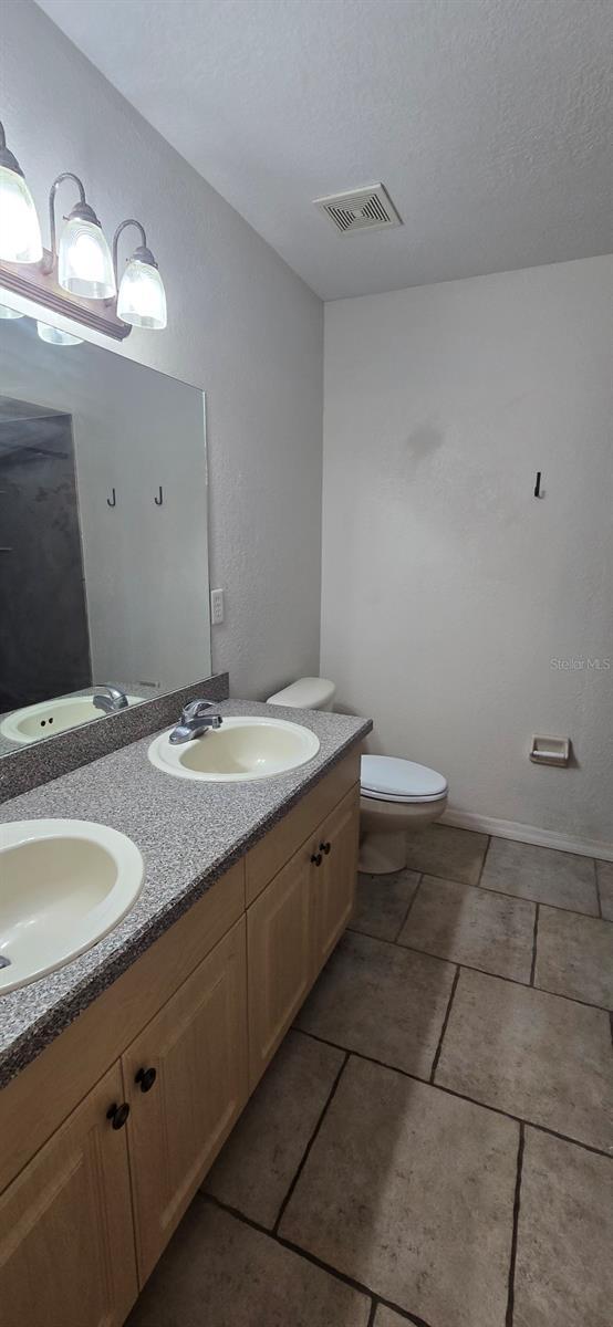 Building Photo - 11 Hemlock Court Pass