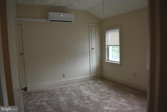 Building Photo - 9062 Washington St