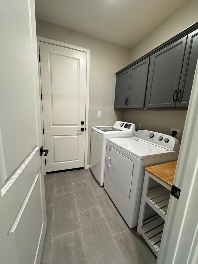 Building Photo - Brand New- SANTANA CAMILO