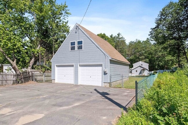 Building Photo - 36 Lark St