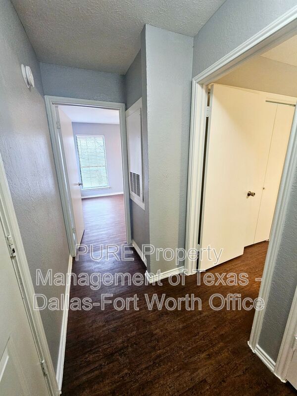 Building Photo - 814/103 Castleglen Drive