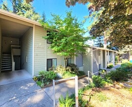 Building Photo - 2 Bed / 2 Bath Condo in Mountlake Terrace ...