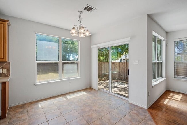 Building Photo - 10520 Fosseway Dr