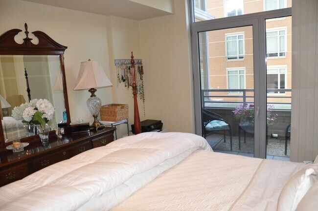 Building Photo - 11990 Market St