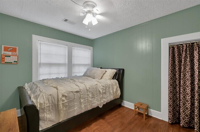 Building Photo - 1004 Mccall Ave