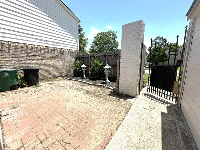 Building Photo - 4234 Willow Beach Dr