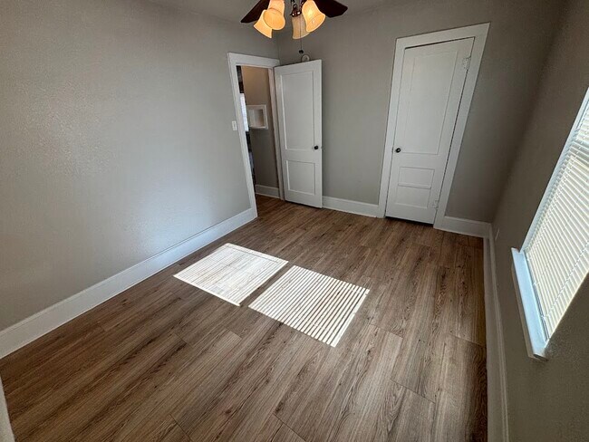 Building Photo - 505 Fort Clark Dr