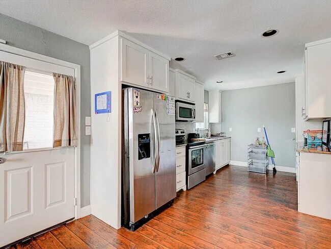 Building Photo - 3201 Forest Park Blvd