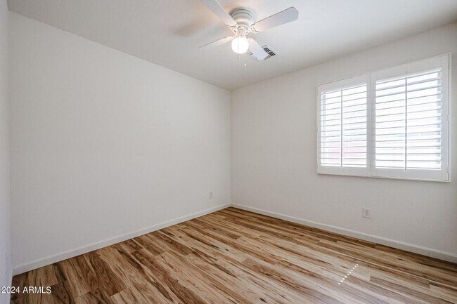 Building Photo - 3974 N Dead Wood Dr