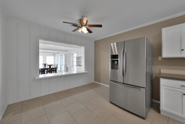 Building Photo - 416 Milwaukee St