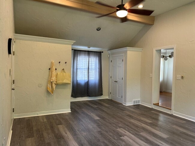 Building Photo - Spacious Colonial For Rent in Lyndhurst