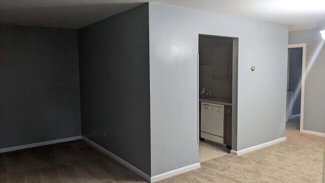 Building Photo - Quiet 1 Bedroom Convenient to Hershey Med and Attractions