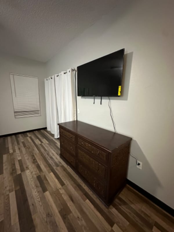 Building Photo - 1806 Superior Ct