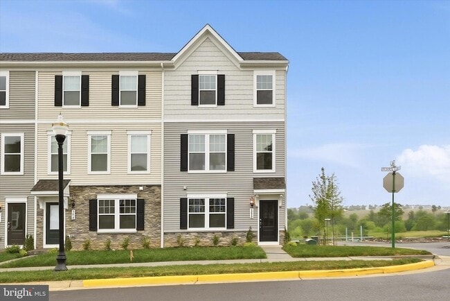 Building Photo - 300 Presidents Pointe Ave