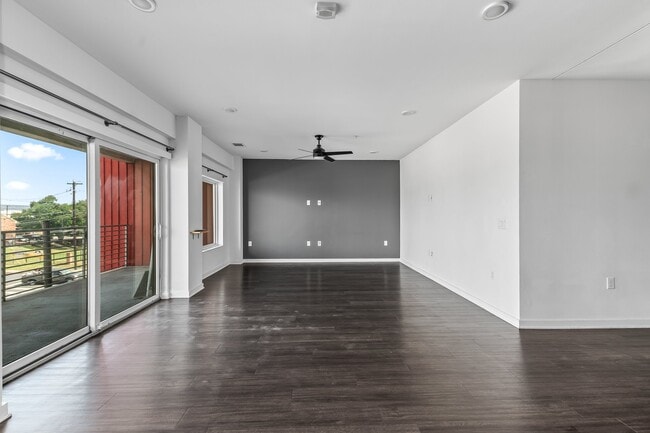 Building Photo - 4361 S Congress Ave